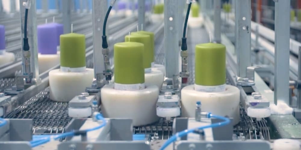 Produktion af lilla og grønne lys
